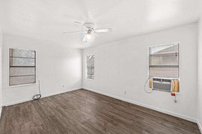 Building Photo - Updated 1-Bed Apartment with Private Entry and Huge Storage Room