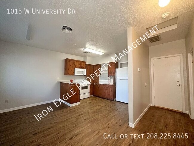Building Photo - 1015 W University Dr