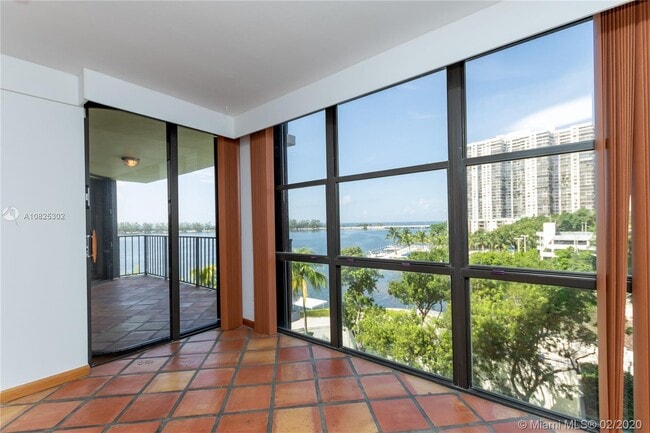 Building Photo - 1925 Brickell Ave