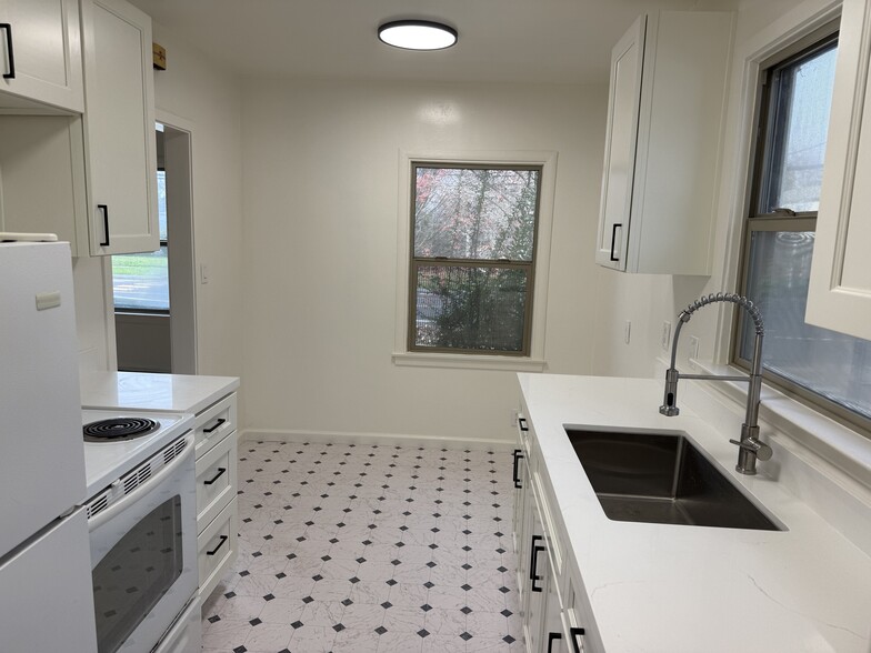 Building Photo - 3143 Freeport Blvd