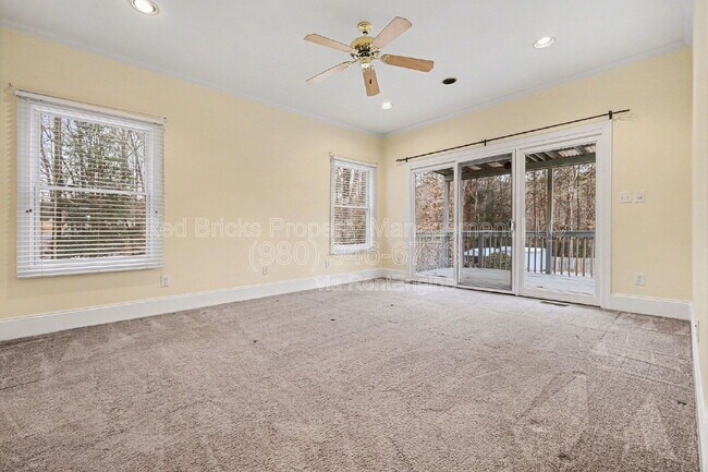 Building Photo - 1760 Jacobs Way