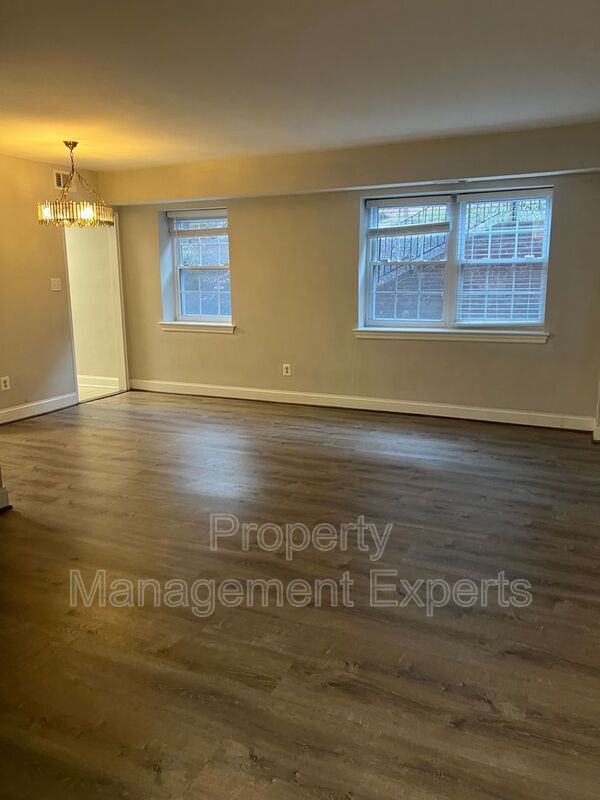 Building Photo - 1322 Fort Myer Dr