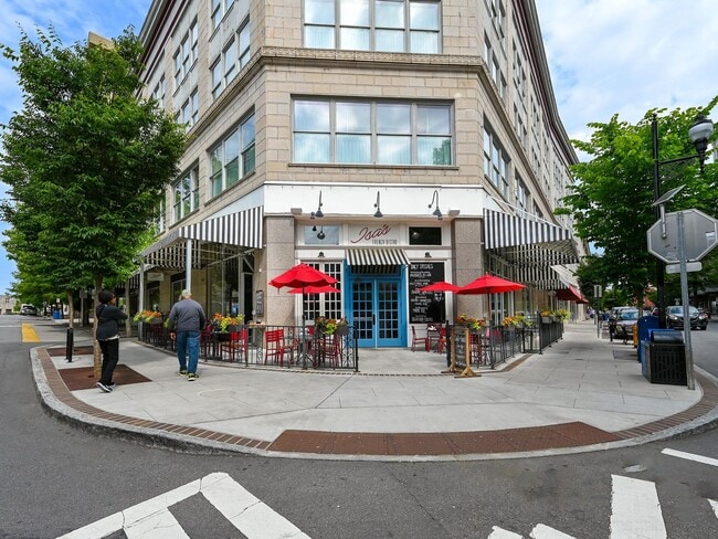 Building Photo - Fully Furnished Newly Remodeled Condo Downtown