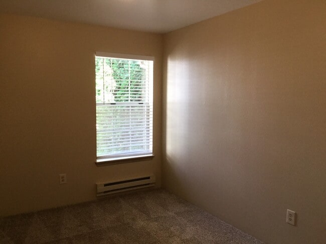 Building Photo - Modern 3-Bedroom Townhome in Prime Everett Location