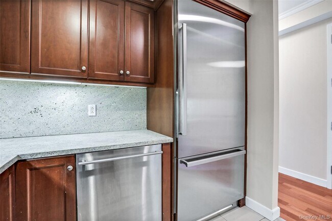 Building Photo - 10 City Pl