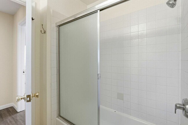 Building Photo - Wow! What a Great Home! Available Now!