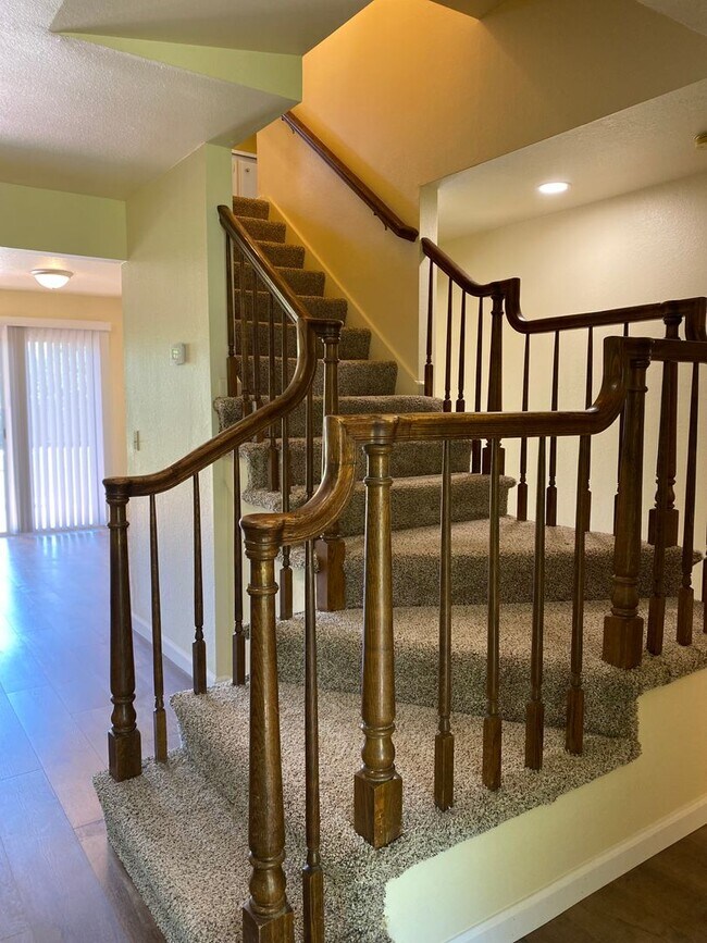 Building Photo - Coming Soon - Beautifully remodeled 5 bed/...