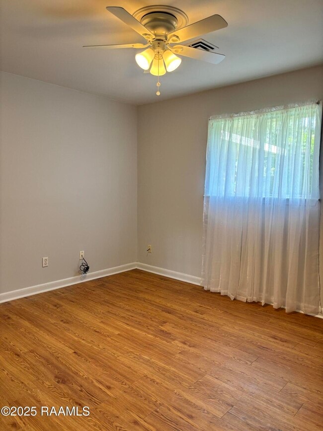 Building Photo - 203 Elmwood Dr