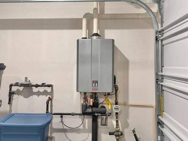 Building Photo - 16750 Coyote Bush Dr