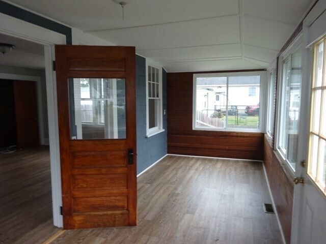 Building Photo - 34 Bayview St