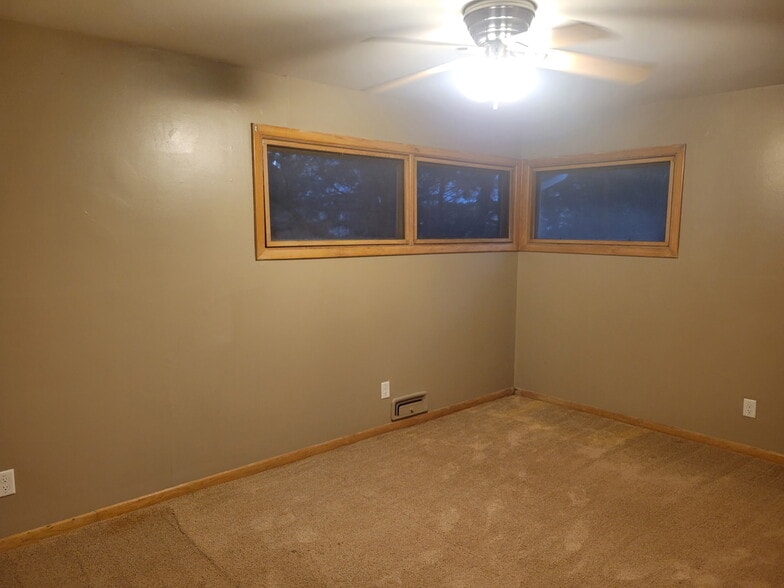 Building Photo - 108 Laurel Ct