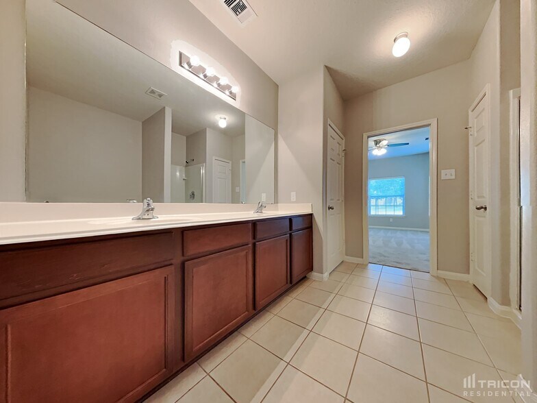 Building Photo - 30906 Sweetwater Cir