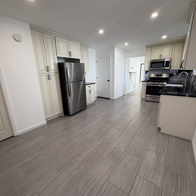 Building Photo - 45 Birdsey St