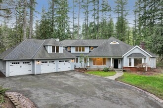 Building Photo - 4bd/3.5ba North Bend Home