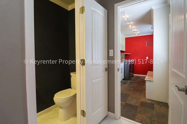 Building Photo - Incredible 4 Bedroom 4 Bath Home in Owasso!!!