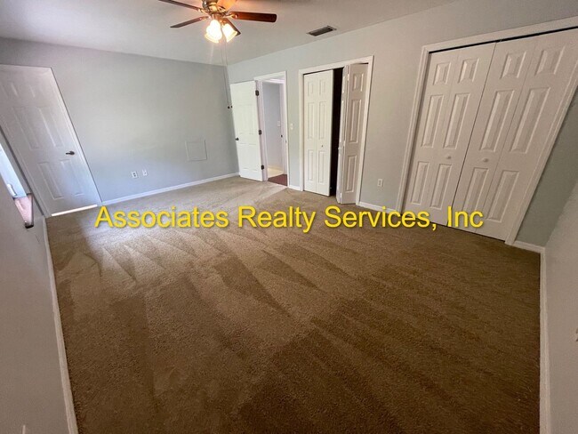 Building Photo - Nice 3 bedroom House! Great for families! ...