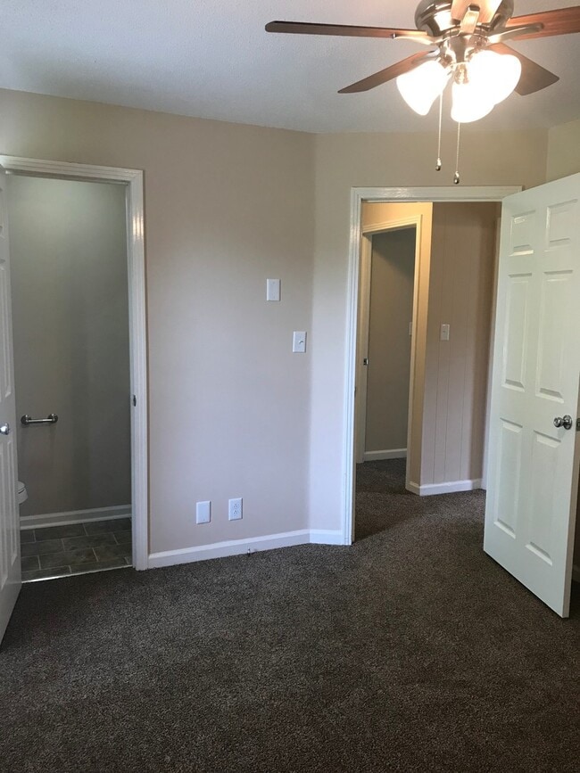 Building Photo - 808 Bedford Dr