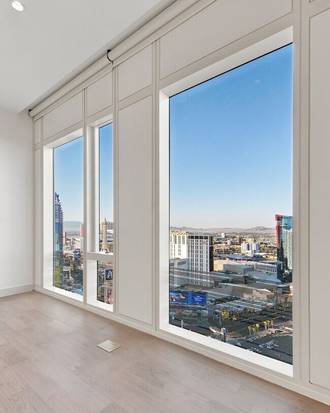 Building Photo - Stunning North Strip/City views from this UNFURNISHED 1+Den/1.5ba residence.
