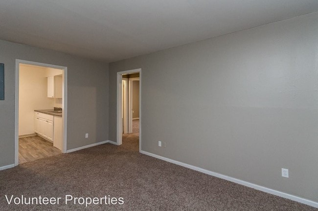 Building Photo - 3301 Pinewood Ave