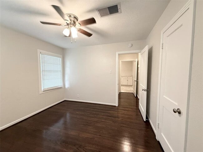 Building Photo - 1220 Chevy Chase Dr