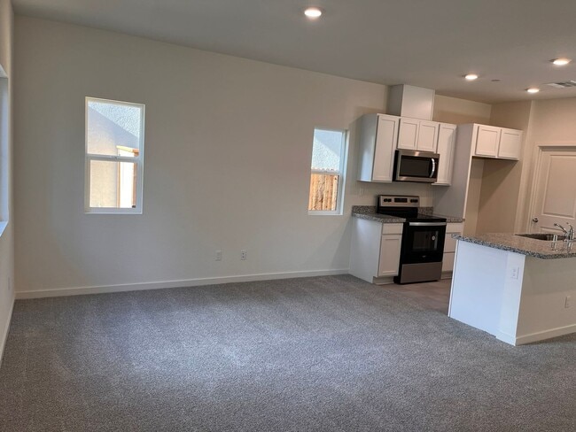 Building Photo - SOLAR SMART HOME IN WEST ROSEVILLE!