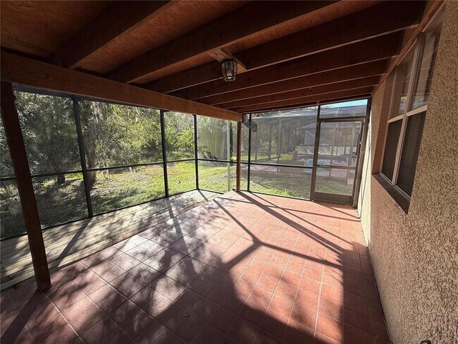 Building Photo - 1976 Willow Wood Dr