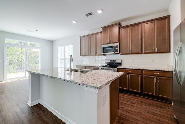 Building Photo - 4 bed, 2.5 bathroom spacious home in Pooler!