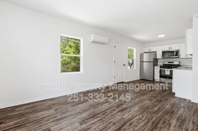 Building Photo - 377 Tuttle Ave