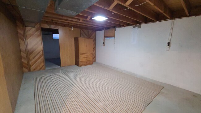 Building Photo - 145 8th Ave E