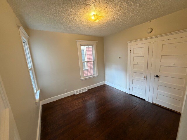 Building Photo - 81 Lilac St