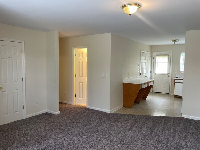 Building Photo - 136-138 LAMBERT DR