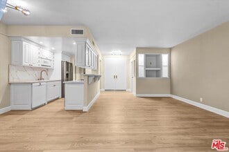 Building Photo - 1131 Alta Loma Rd