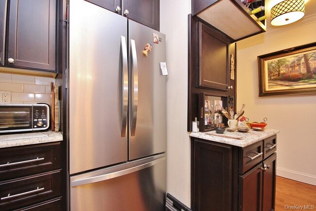 Building Photo - 1374 Midland Ave