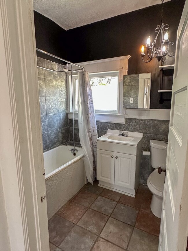 Building Photo - Charming 2-Bed, 1-Bath Duplex Near MSU and Downtown