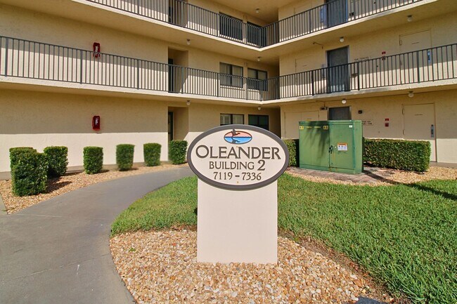 Building Photo - Spacious 2 Bed / 2 Bath Condo – 55+ Community | Largo, FL