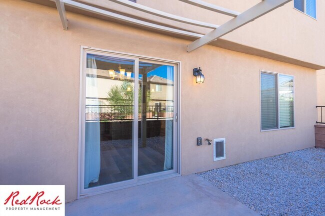 Building Photo - Move In Special - $500 Off First Months Re...