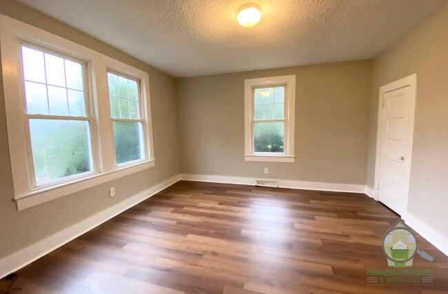 Building Photo - 1523 Hampton Ave