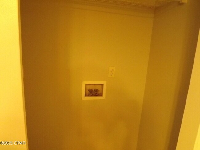 Building Photo - 2712 Oak Hammock Dr