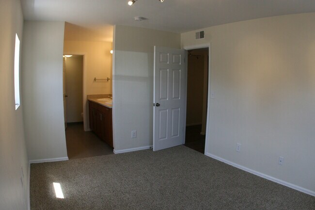 Building Photo - 20 S Boulder Cir
