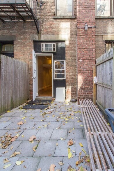 Building Photo - 53 Leroy St