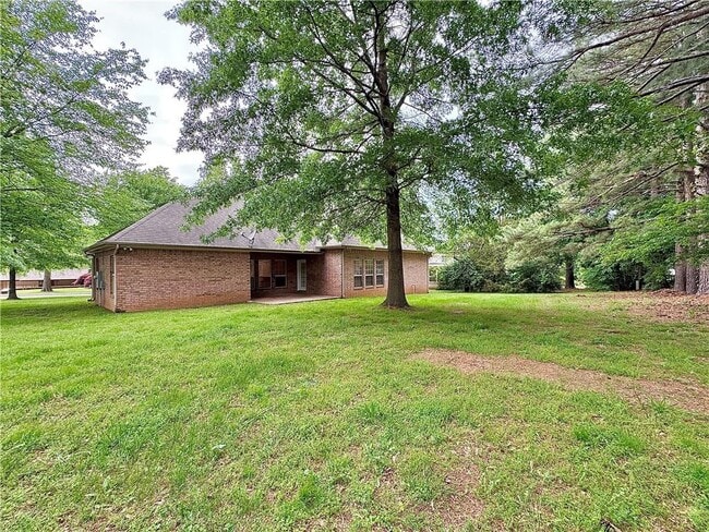 Building Photo - 2914 S College Dr
