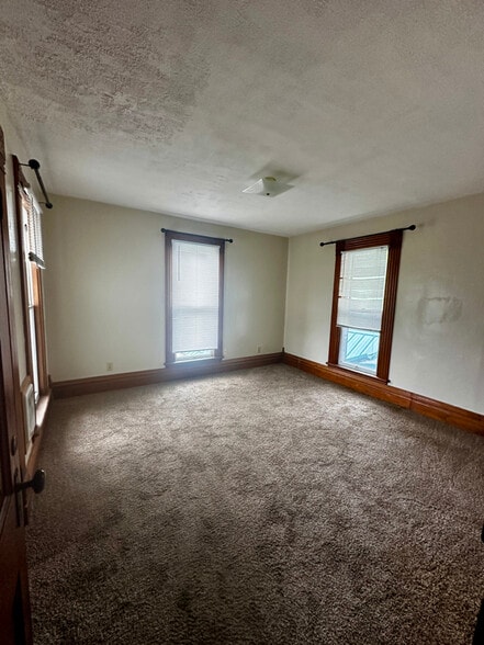 Building Photo - 141 1/2 E North St