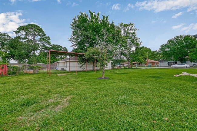 Building Photo - 7119 Farnsworth St