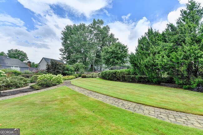 Building Photo - 2611 Briers N Dr