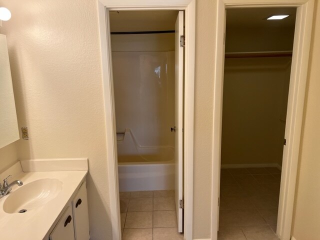 Building Photo - 4150 E Cactus Rd