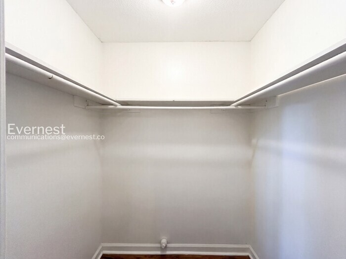 Building Photo - 6832 Maury Dr