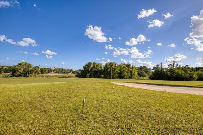 Building Photo - 2950 N Palm Aire Dr