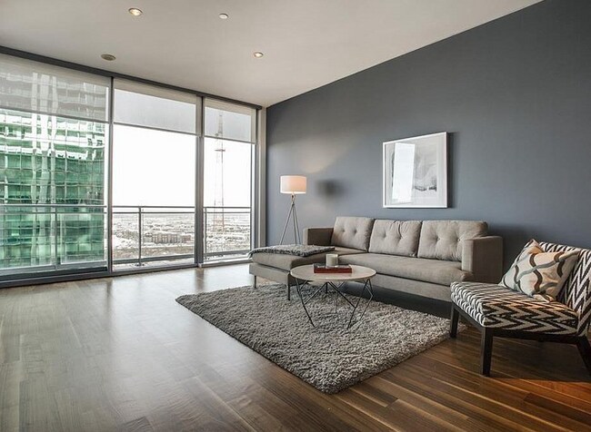 Building Photo - 2900 McKinnon-161.4