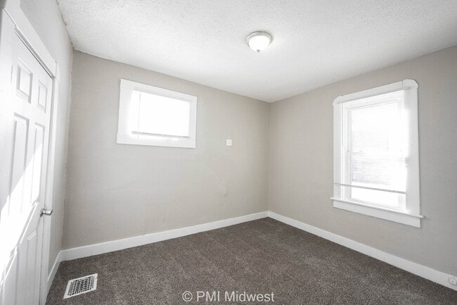 Building Photo - 101 N State Ave