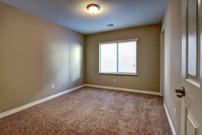 Building Photo - 7226 Regent Pond St